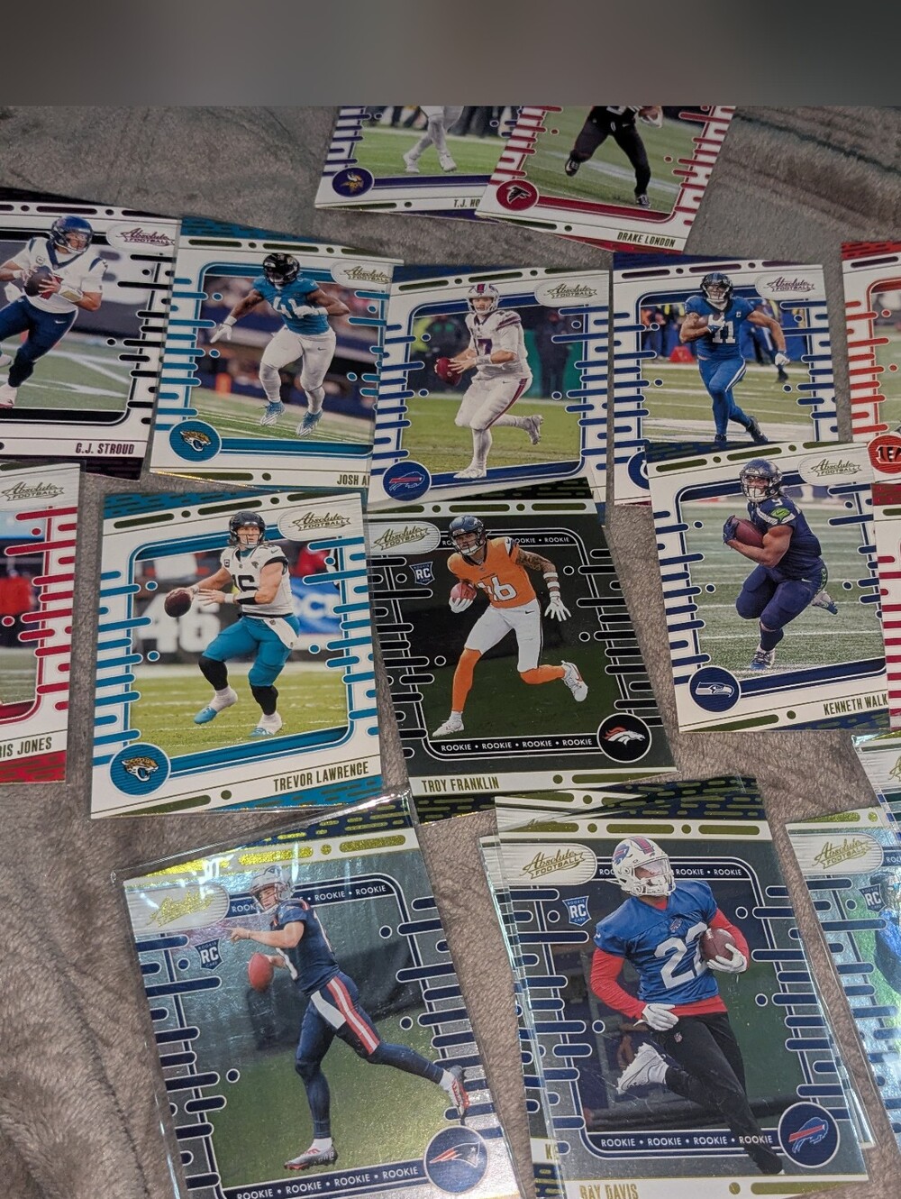 Drake Maye Yellow Rookie Football  Card
